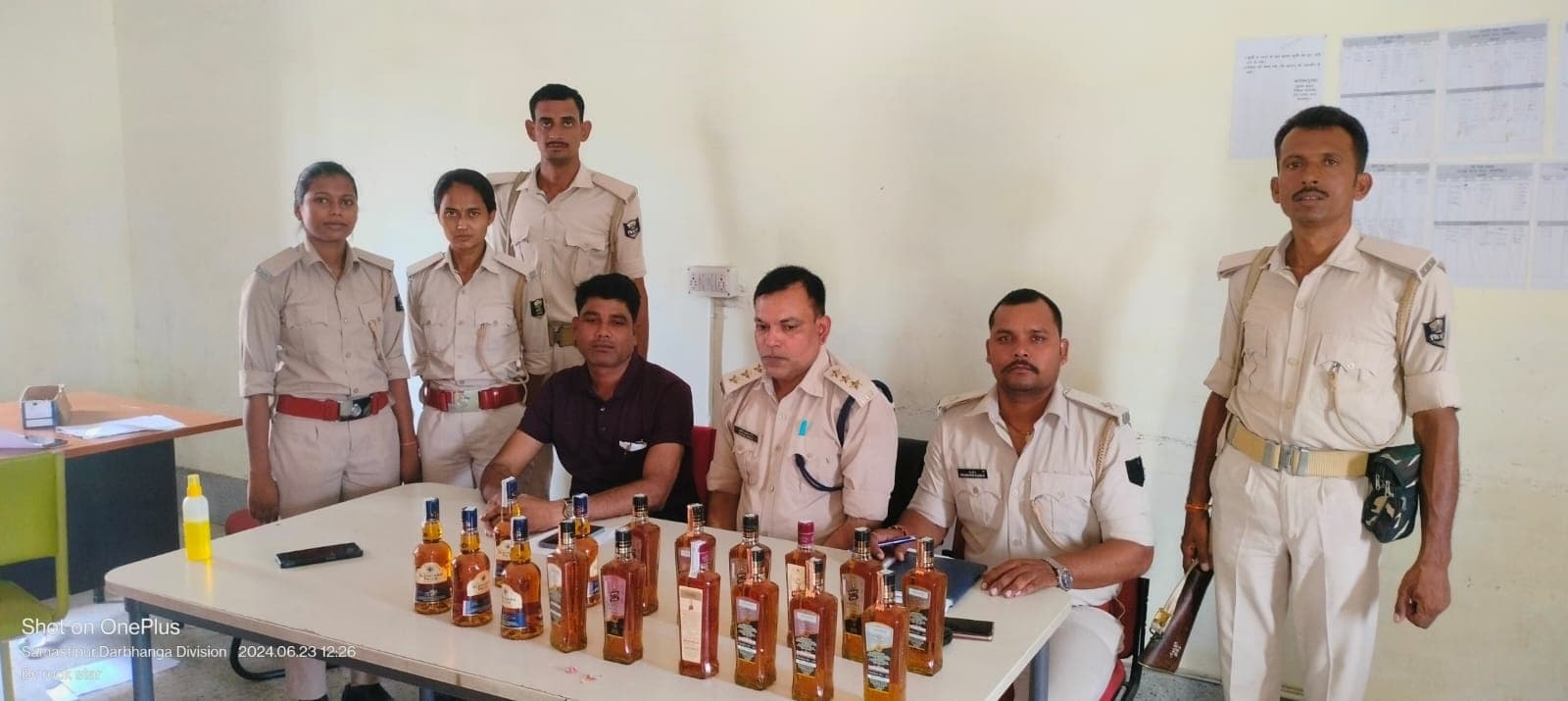 अंग्रेजी शराब के साथ तस्कर गिरफ्तार