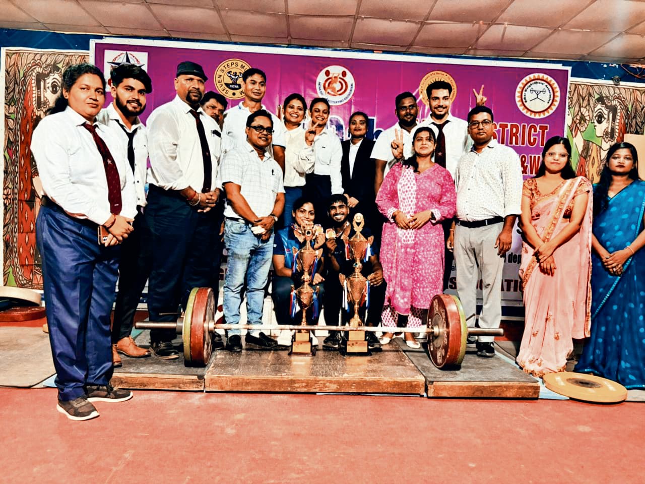 जिला भारोत्तोलन प्रतियोगिता में अमन और खुशी बेस्ट लिफ्टर बने