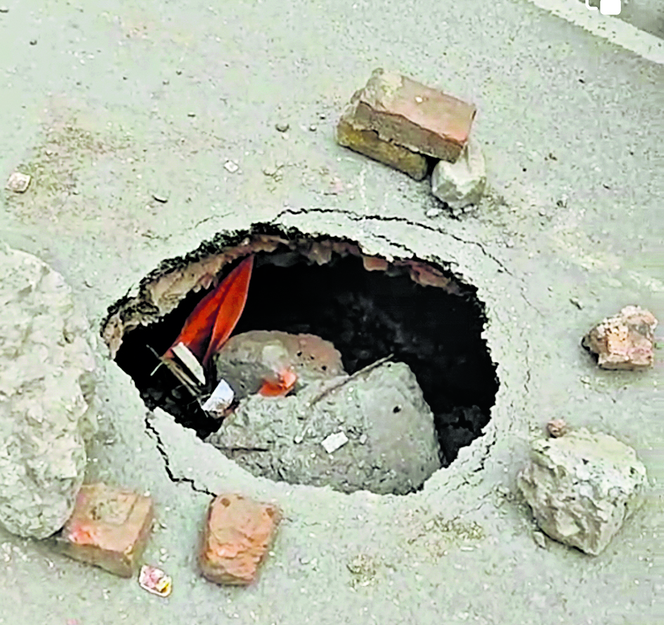 काशी बाजार एनएच पर बना है मौत का गड्ढा
