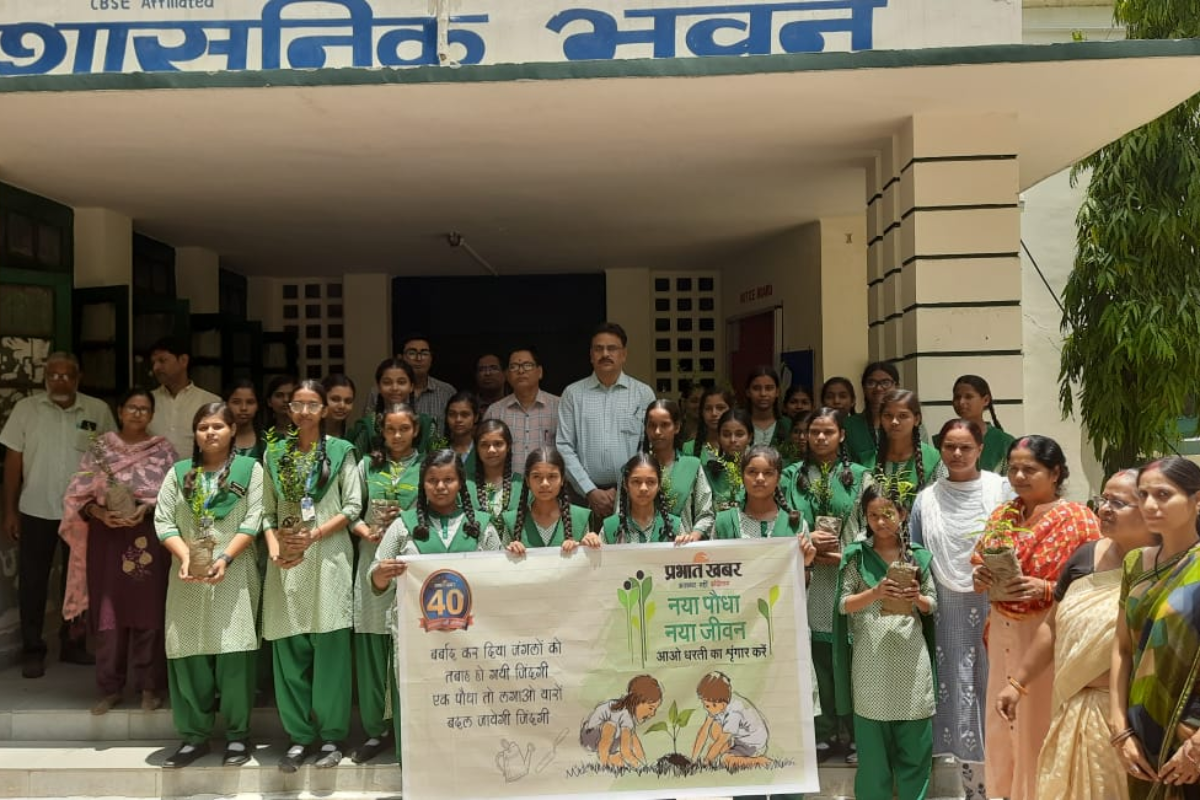 प्रभात खबर के 40 साल पूरे होने के उपलक्ष्य में पलामू में किया गया पौधरोपण अभियान की शुरुआत, एसडीओ ने कही ये बात