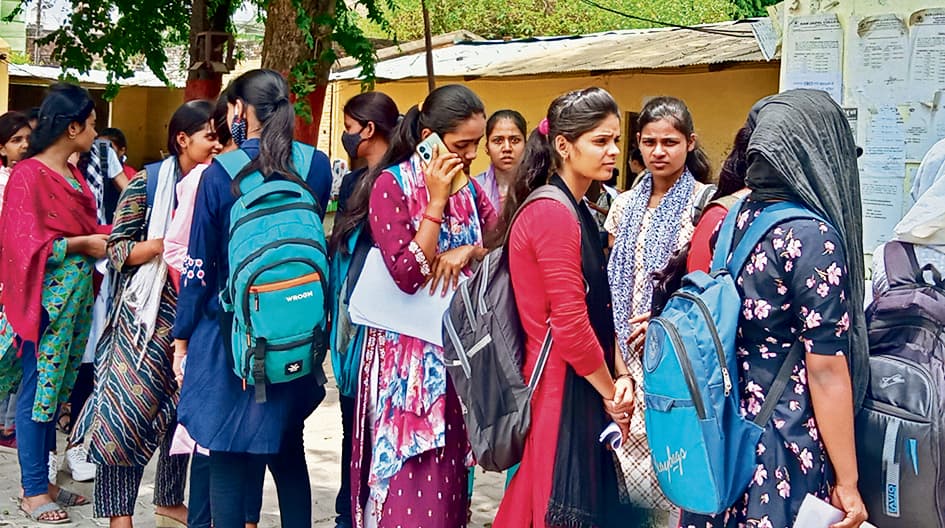 नामांकन की अंतिम तिथि आज, अबतक महज 35 फीसदी छात्रों ने ही कराया दाखिला