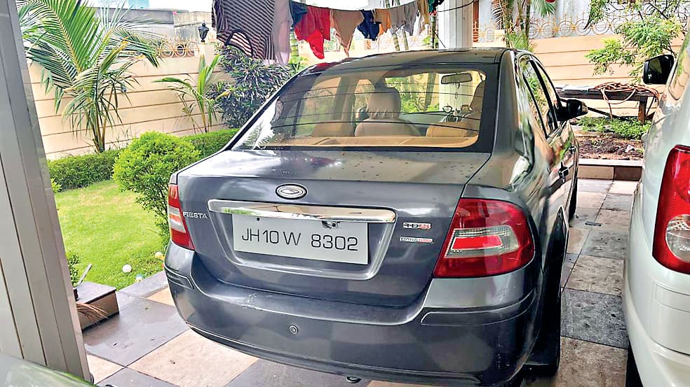एनआरएचएम घोटाला : धनबाद में इडी का छापा, दस्तावेज व महंगी गाड़ियां जब्त एनआरएचएम घोटाला : धनबाद में इडी का छापा, दस्तावेज व महंगी गाड़ियां जब्त
