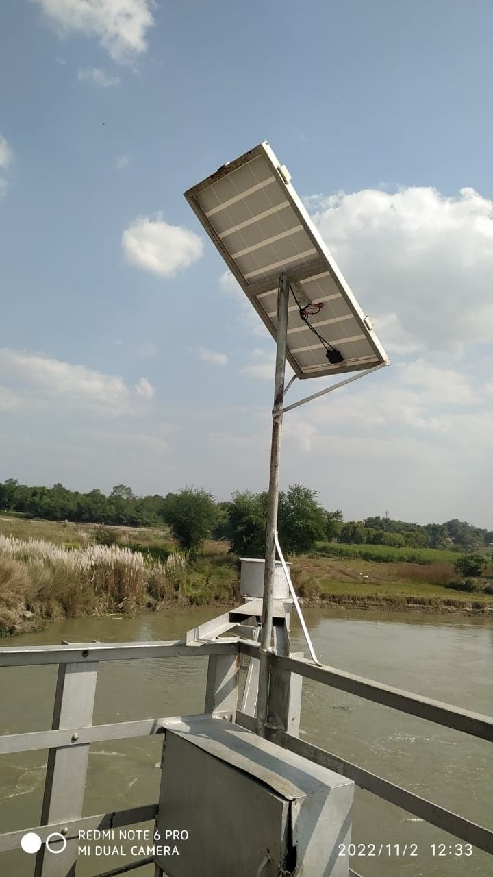 रेल पुलों पर नदियों के जलस्तर की वाटर लेवल मॉनिटरिंग सिस्टम से की जा रही निगरानी
