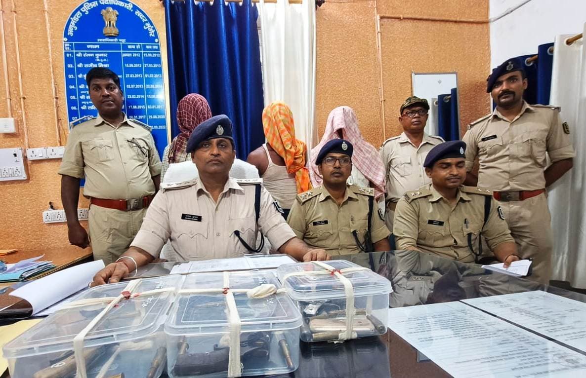 अपराधियों को दियारा क्षेत्र में गिरफ्तार करने गयी पुलिस टीम पर फायरिंग, तीन गिरफ्तार