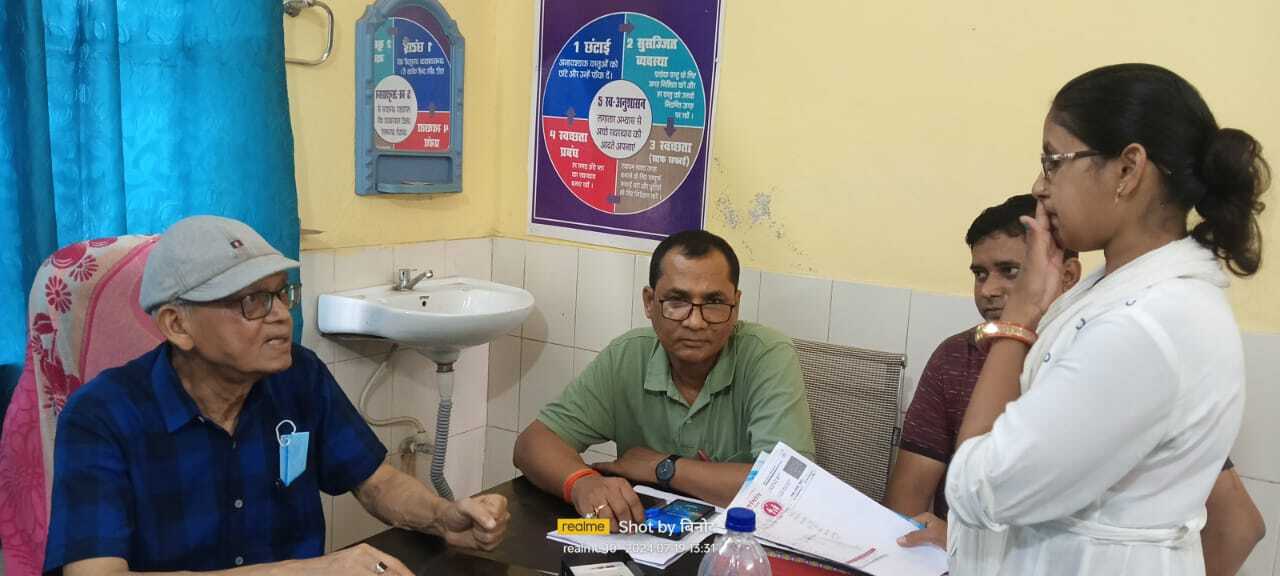 एसीएमओ ने सीएचसी पहुंच बाढ़ पीड़ितों का लिया जायजा