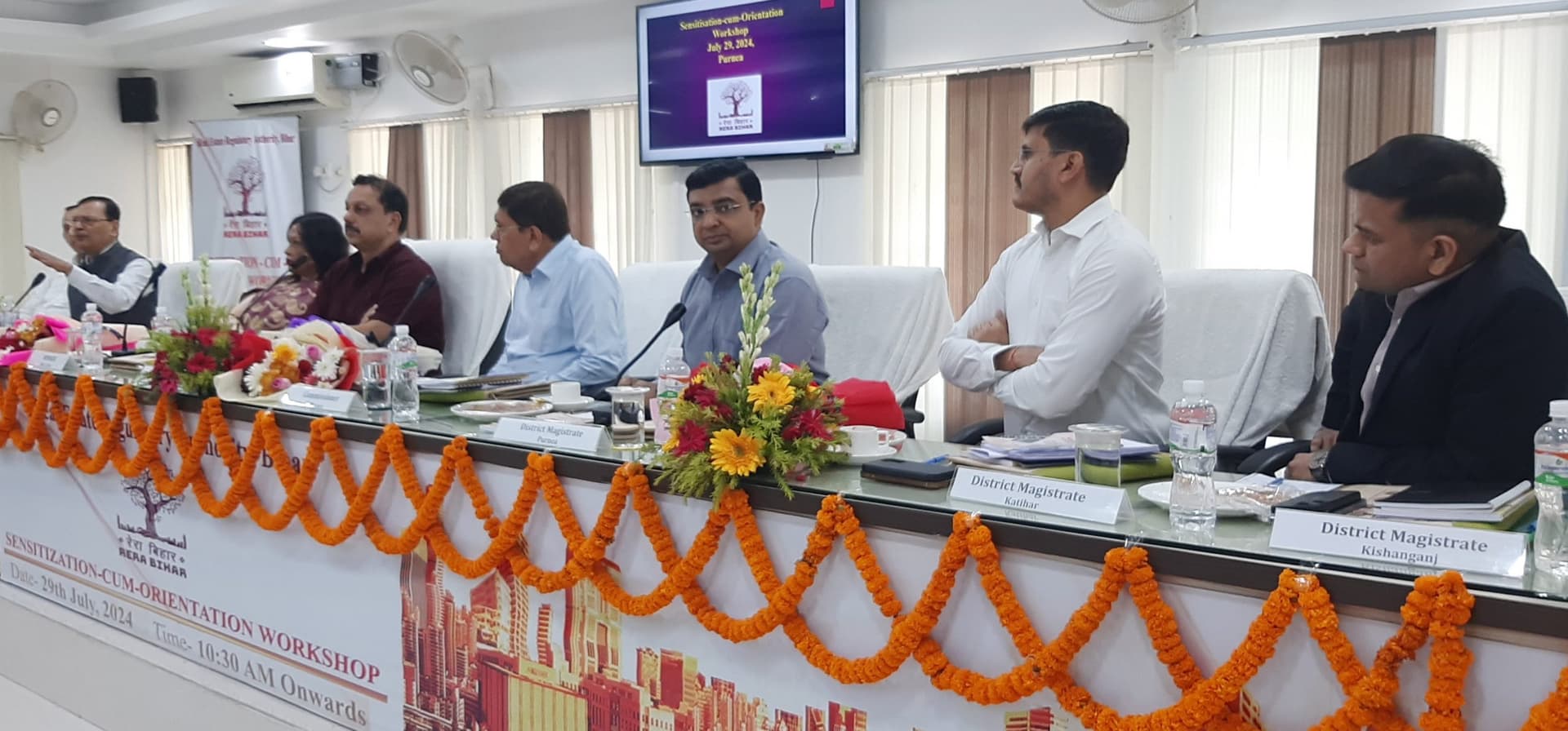 रेरा अधिनियम को प्रभावी ढंग से लागू करने में जिला प्रशासन सक्रिय भूमिका निभाएं : विवेक कुमार सिंह