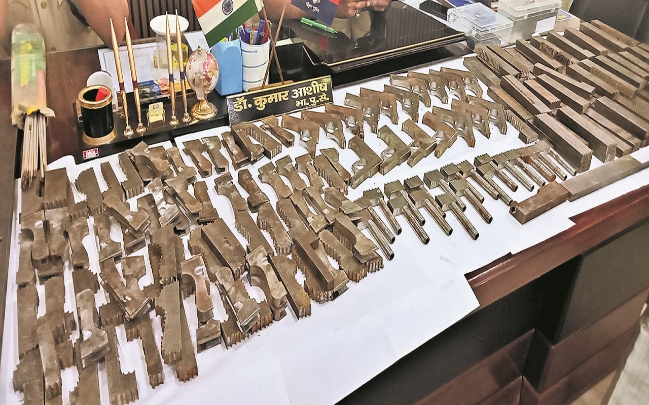 अवैध हथियार बनाने में माहिर होते हैं मुंगेर के कारीगर, बिहार में चोरी-छिपे चल रही मिनी गन फैक्ट्री में रहती है डिमांड अवैध हथियार बनाने में माहिर होते हैं मुंगेर के कारीगर, बिहार में चोरी-छिपे चल रही मिनी गन फैक्ट्री में रहती है डिमांड