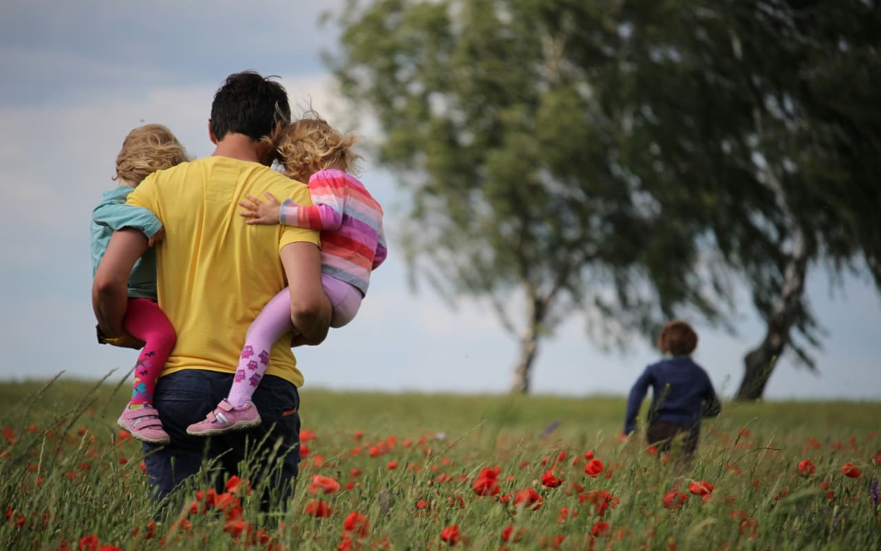 Parenting Tips: अपने टीनेजर बच्चों के लिए इस तरह बने कूल पैरेंट, जानें मजेदार तरीका