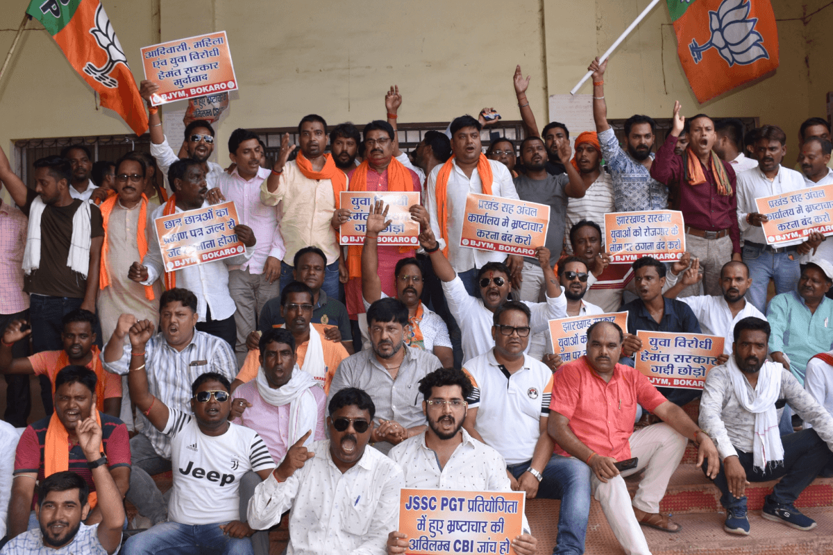 झारखंड सरकार के नेता-मंत्री के इशारे पर जनता को लूट रहे अधिकारी, भाजपा युवा मोर्चा अध्यक्ष जयदेव राय ने साधा निशाना झारखंड सरकार के नेता-मंत्री के इशारे पर जनता को लूट रहे अधिकारी, भाजपा युवा मोर्चा अध्यक्ष जयदेव राय ने साधा निशाना