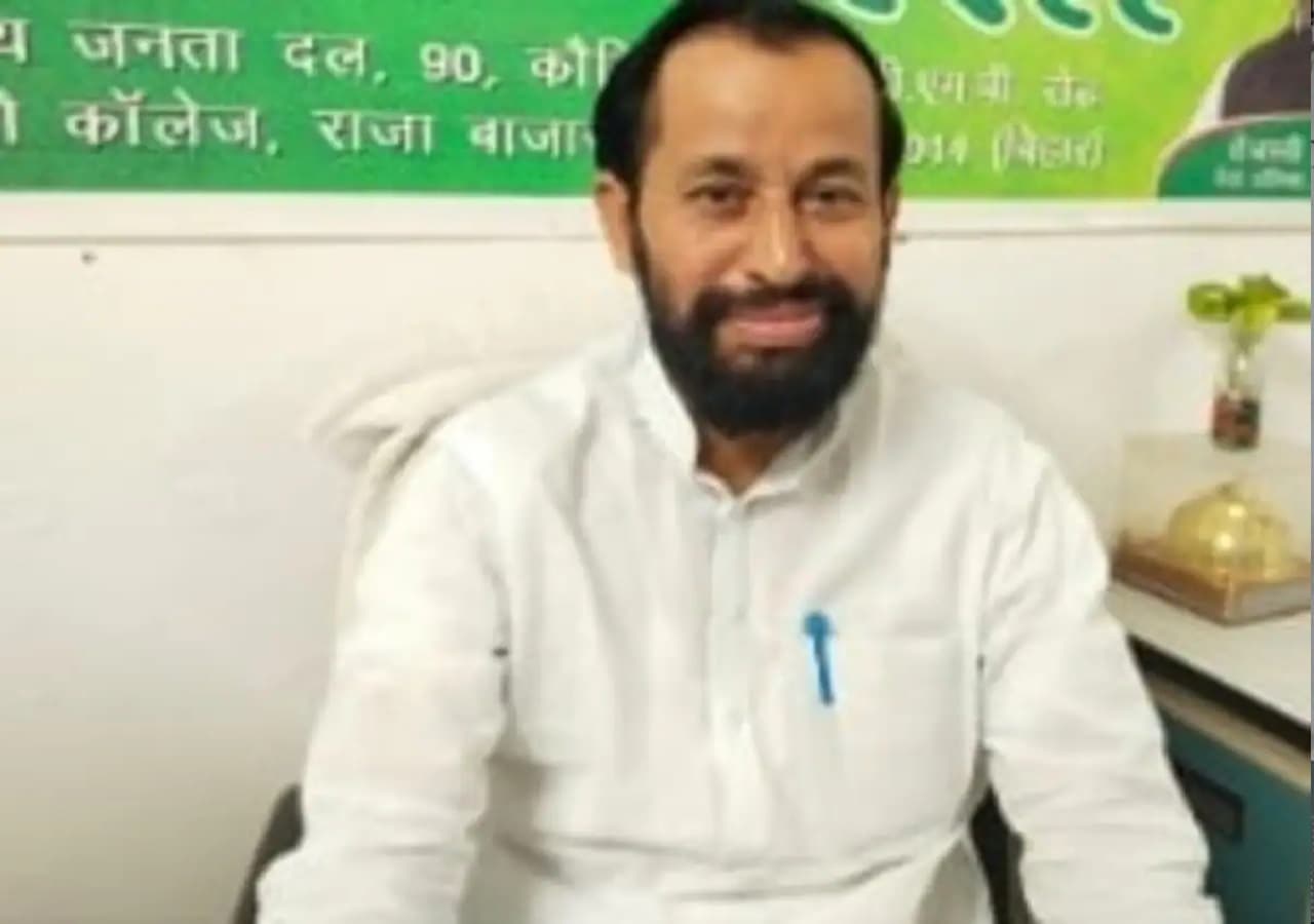 देवेंद्र यादव आरजेडी और जदयू के बाद अब प्रशांत किशोर के साथ करेंगे अपनी नई पारी की शुरुआत देवेंद्र यादव आरजेडी और जदयू के बाद अब प्रशांत किशोर के साथ करेंगे अपनी नई पारी की शुरुआत