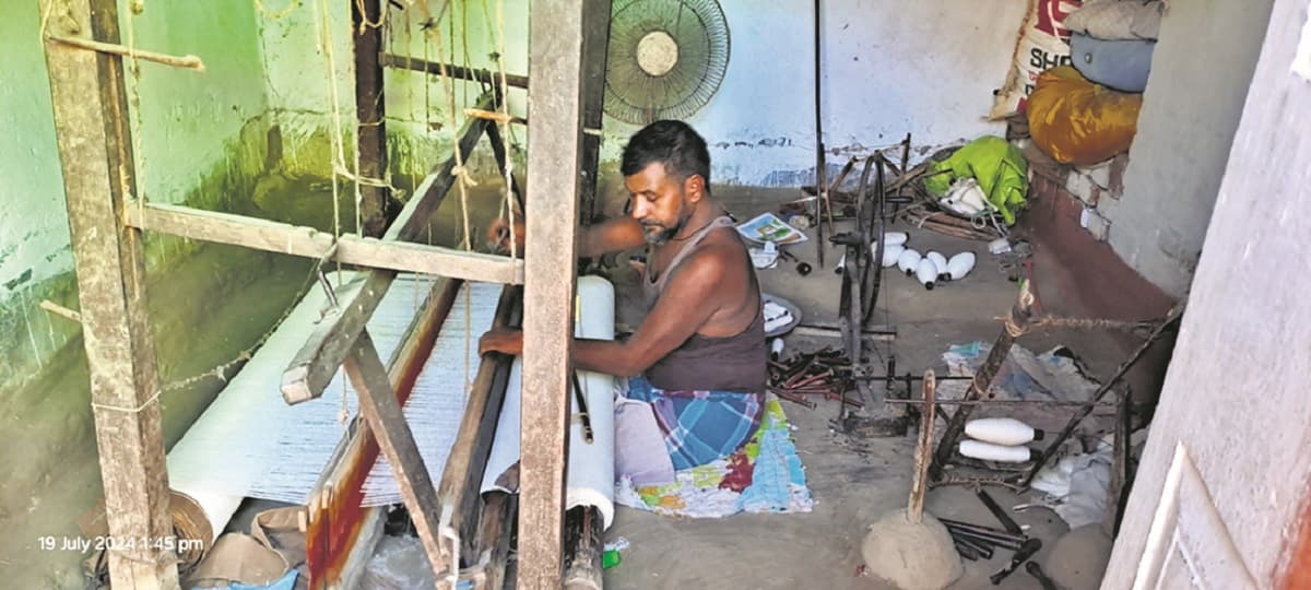 Banka News : पूंजी के अभाव में ठंडा पड़ा सिल्क साड़ी का कारोबार, पलायन को विवश हैं कारीगर