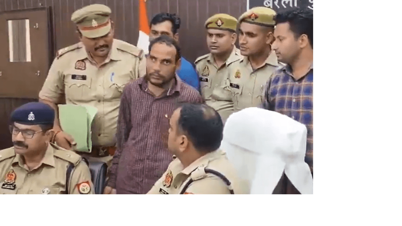 UP News: खंगाले गए 1500 CCTV कैमरों के फुटेज, 22 टीमों का हुआ गठन… पकड़ में आया साइको किलर UP News: खंगाले गए 1500 CCTV कैमरों के फुटेज, 22 टीमों का हुआ गठन… पकड़ में आया साइको किलर