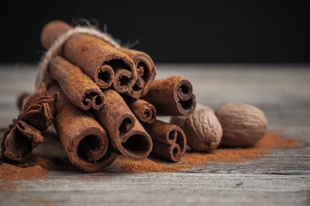 Cinnamon Benefits : दालचीनी किन हेल्थ प्रॉब्लेम्स में आती है काम ? जानिए