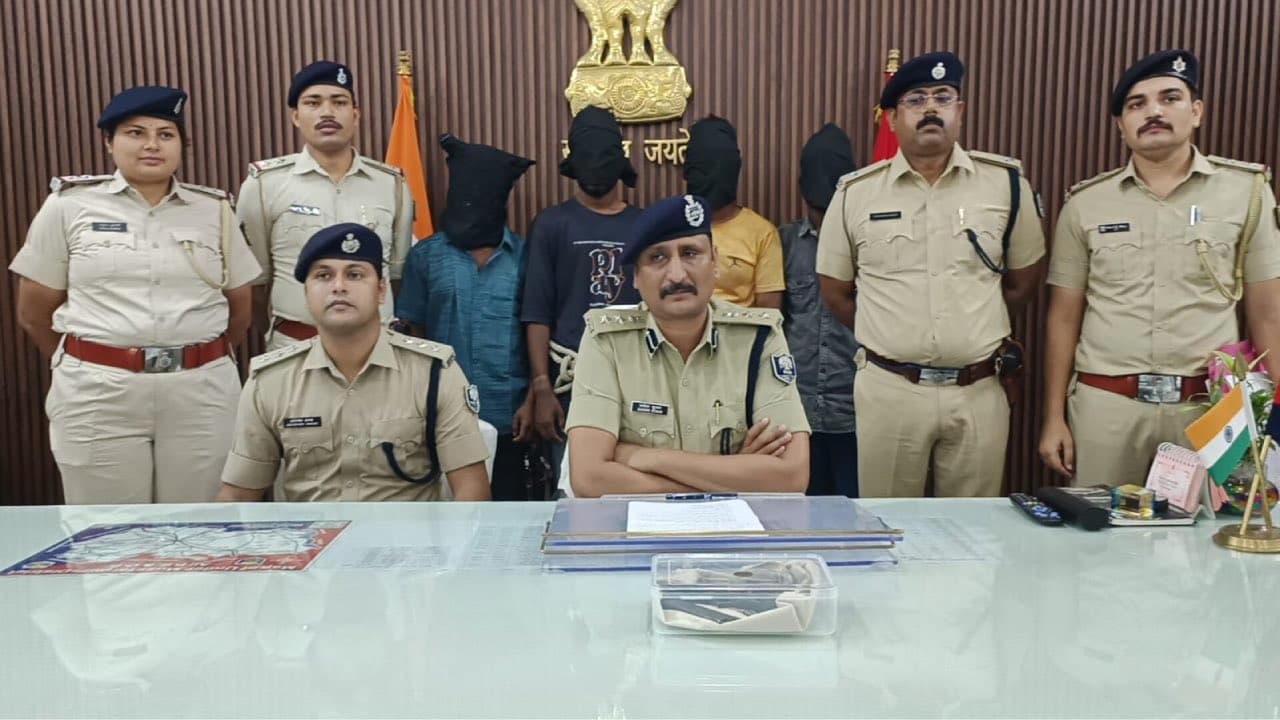 Bihar Crime News: मुजफ्फरपुर में लूटपाट का विरोध करने पर हुई थी आइटी असिस्टेंट की हत्या, चार अपराधी गिरफ्तार Bihar Crime News: मुजफ्फरपुर में लूटपाट का विरोध करने पर हुई थी आइटी असिस्टेंट की हत्या, चार अपराधी गिरफ्तार