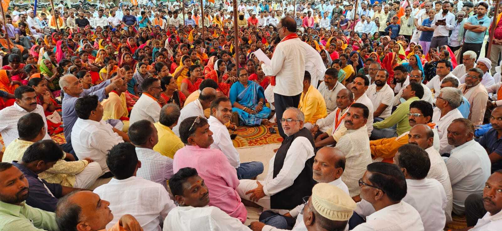अंचल कार्यालय में व्याप्त भ्रष्टाचार के विरोध में भाजपा ने दिया धरना