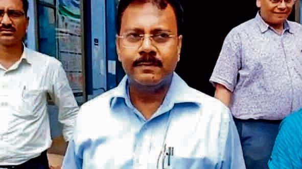 डॉ संदीप घोष को जल्द मिल सकती है नयी जिम्मेदारी डॉ संदीप घोष को जल्द मिल सकती है नयी जिम्मेदारी