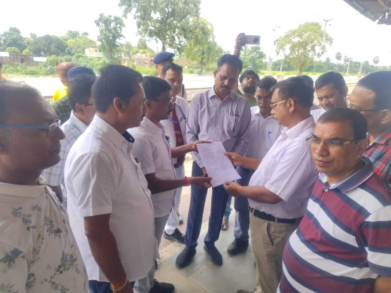 जलालगढ़ रेलवे स्टेशन पर जल्द बनेगा फुट ओवरब्रिज : डीआरएम