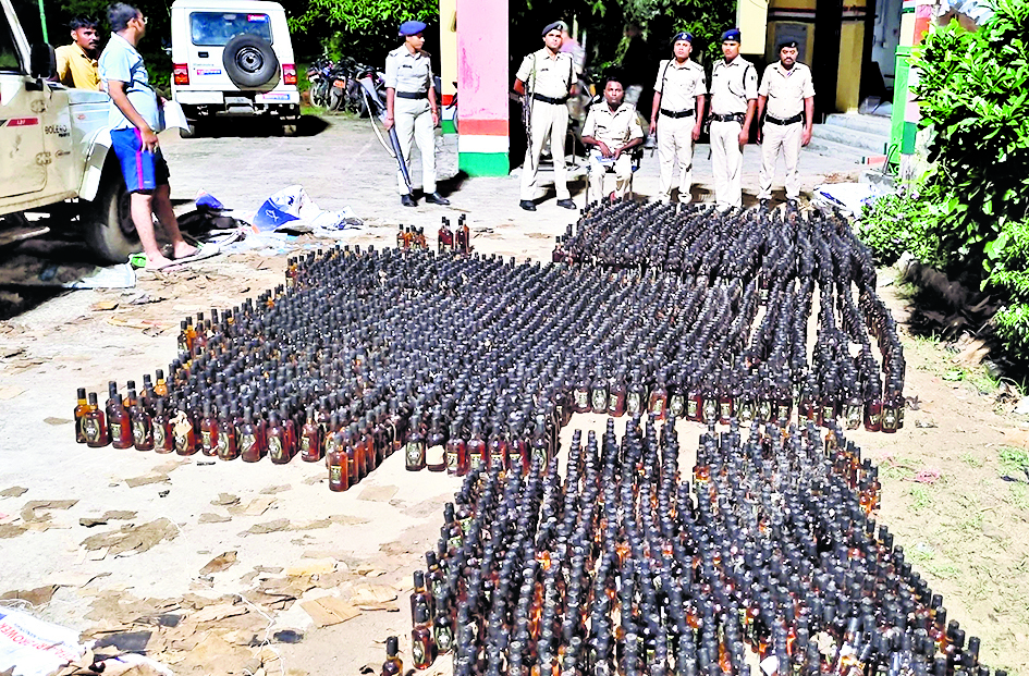 1016 लीटर अंग्रेजी शराब बरामद, धंधेबाज फरार