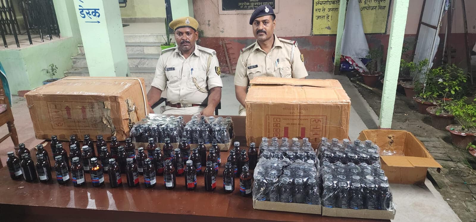 4800 बोतल कोडिनयुक्त कफ सीरप जब्त, तस्कर फरार