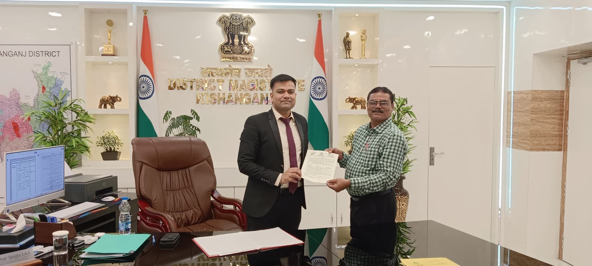 प्रधान लिपिक सुभाष पासवान को सहायक प्रशासी पदाधिकारी के पद पर मिली प्रोन्नति