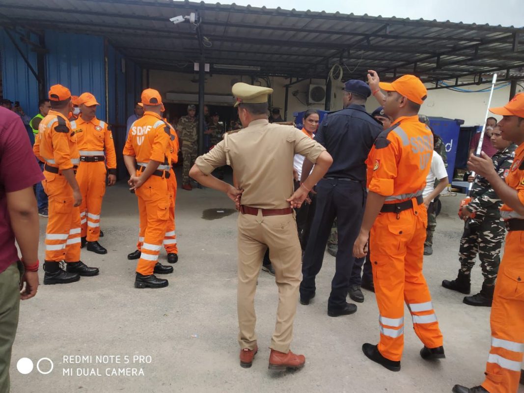 UP News: अमौसी एयरपोर्ट पर रेडियो एक्टिव पदार्थ लीक होने की सूचना से हड़कंप! UP News: अमौसी एयरपोर्ट पर रेडियो एक्टिव पदार्थ लीक होने की सूचना से हड़कंप!
