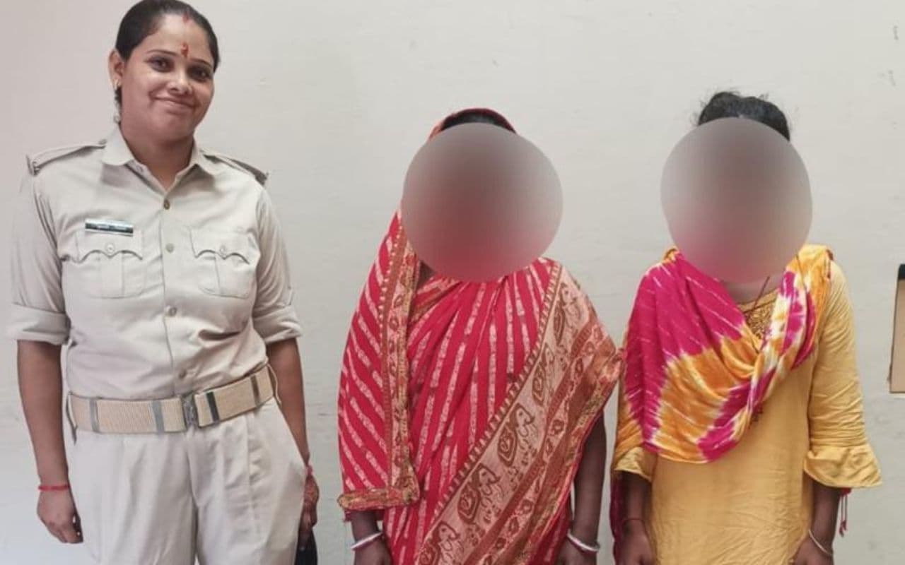 Bhagalpur News: 7 साल बाद मिली अपनी मां से लापता किशोरी, पुलिस ने की मदद Bhagalpur News: 7 साल बाद मिली अपनी मां से लापता किशोरी, पुलिस ने की मदद