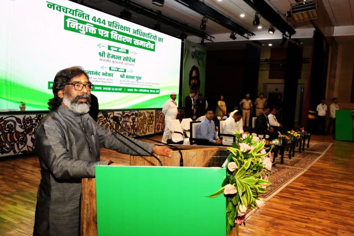 Hemant Soren Distributes Appointment Letter Sarkari Naukri Hemant Soren Distributes Appointment Letter Sarkari Naukri