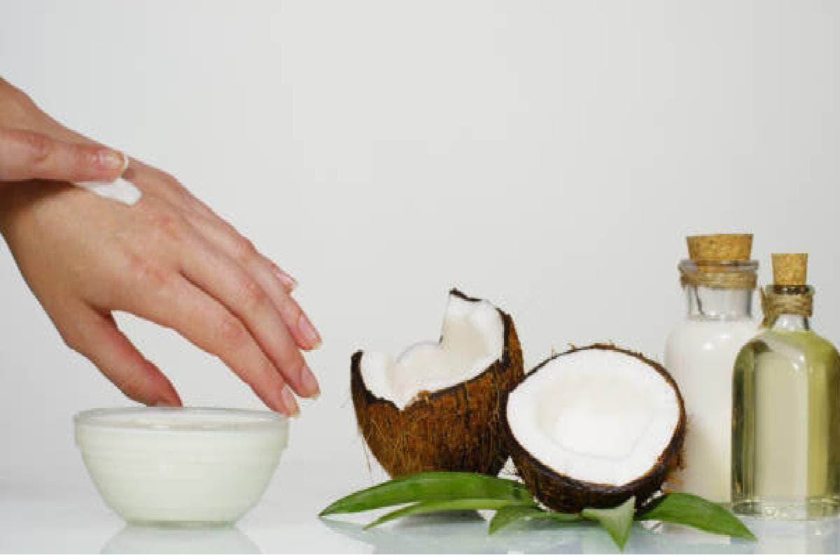 Coconut Oil Side Effect: जानिए नारियल तेल लगाने के साइड इफेक्ट, ये लोग न करें इस्तेमाल