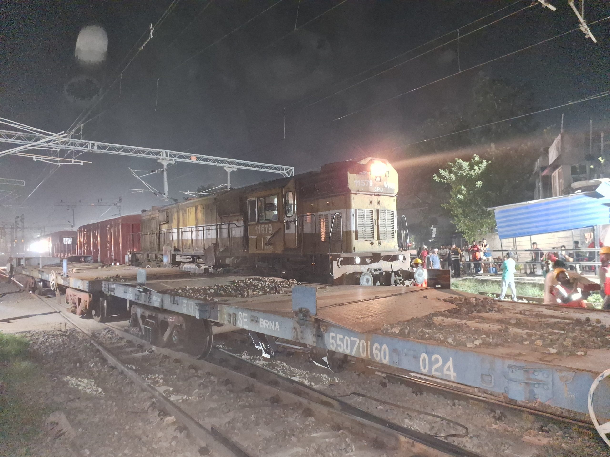 Bihar Rail Accident: मुजफ्फरपुर में बड़ा रेल हादसा, 4 डिब्बे बेपटरी, 16 ट्रेनों का रूट बदला Bihar Rail Accident: मुजफ्फरपुर में बड़ा रेल हादसा, 4 डिब्बे बेपटरी, 16 ट्रेनों का रूट बदला