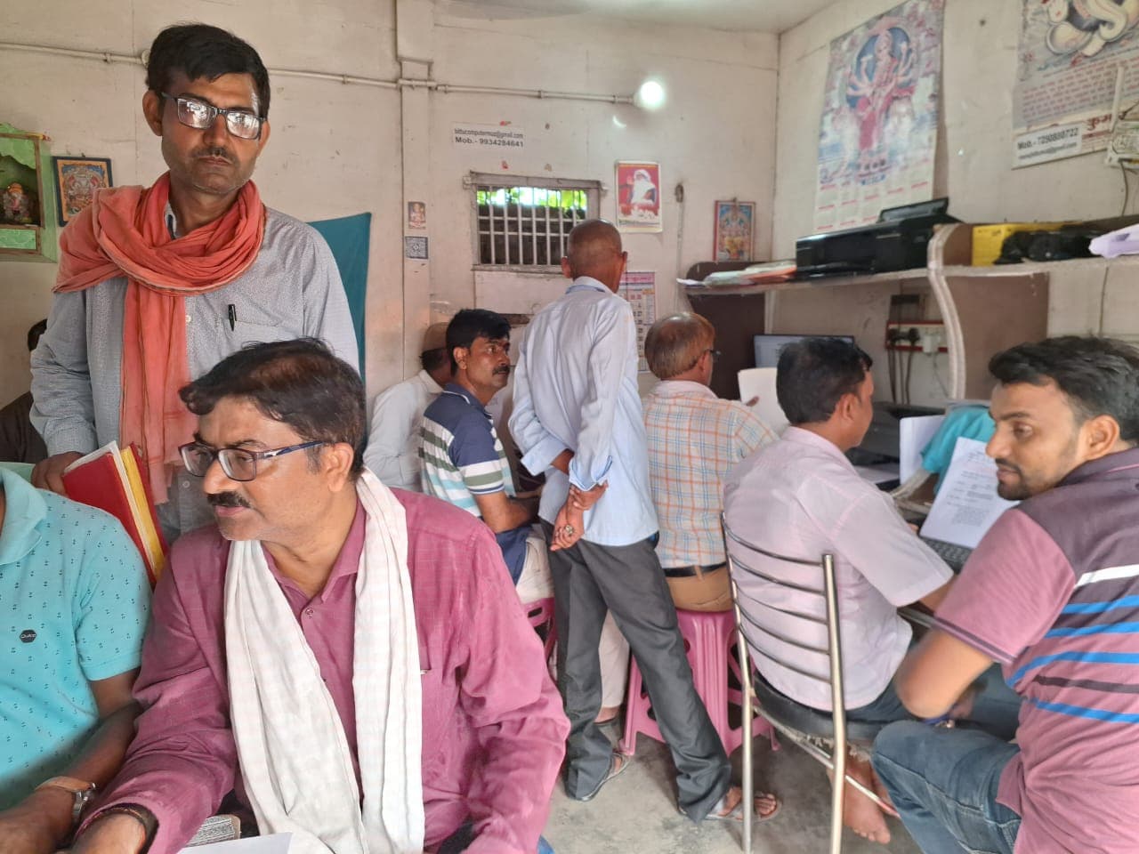 Muzaffarpur News: जमीन संबंधी काम के लिए साइबर कैफे में बढ़ी भीड़, हर दिन हो रहा 9 लाख का कारोबार