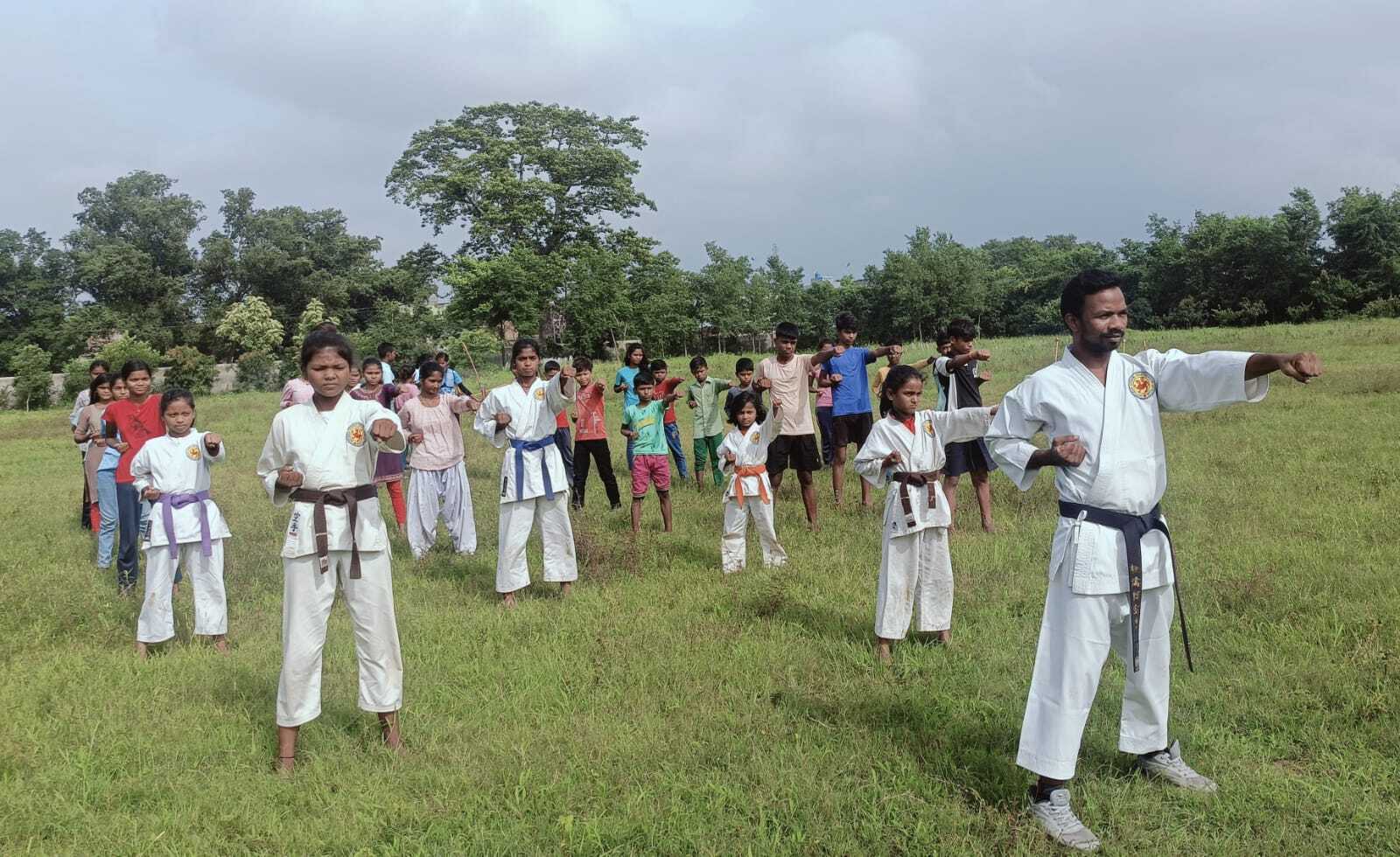 बालिकाओं को आत्मरक्षा के लिए नि:शुल्क कराटे प्रशिक्षण शुरू