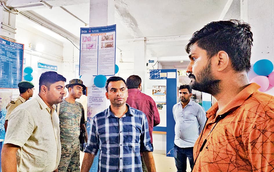 BIHARSHARIF NEWS : सीएसपी संचालक पर पिस्टल तानकर लूट लिये तीन लाख रुपये