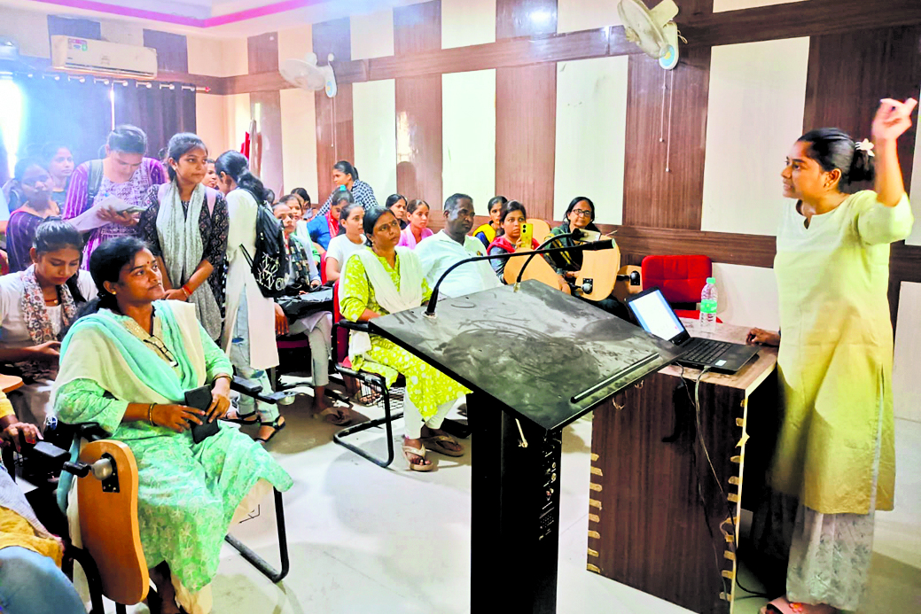 ध्यान हटा कर टाली जा सकती है आत्महत्या : मानसी