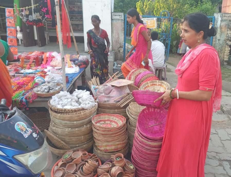संतान की लंबी उम्र व समृद्धि के लिए माताएं रखेंगी आज निर्जला व्रत संतान की लंबी उम्र व समृद्धि के लिए माताएं रखेंगी आज निर्जला व्रत