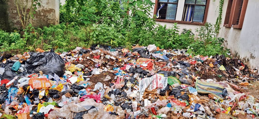 saran news. सदर अस्पताल का कचरा प्रबंधन इकाई बंद