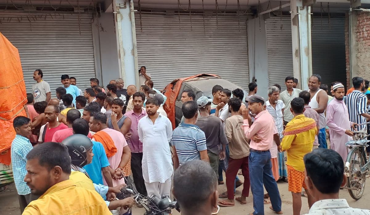 gaya loot news | Bihar Crime News: Loot of lakhs of rupees from a shop in broad daylight in Gaya gaya loot news | Bihar Crime News: Loot of lakhs of rupees from a shop in broad daylight in Gaya