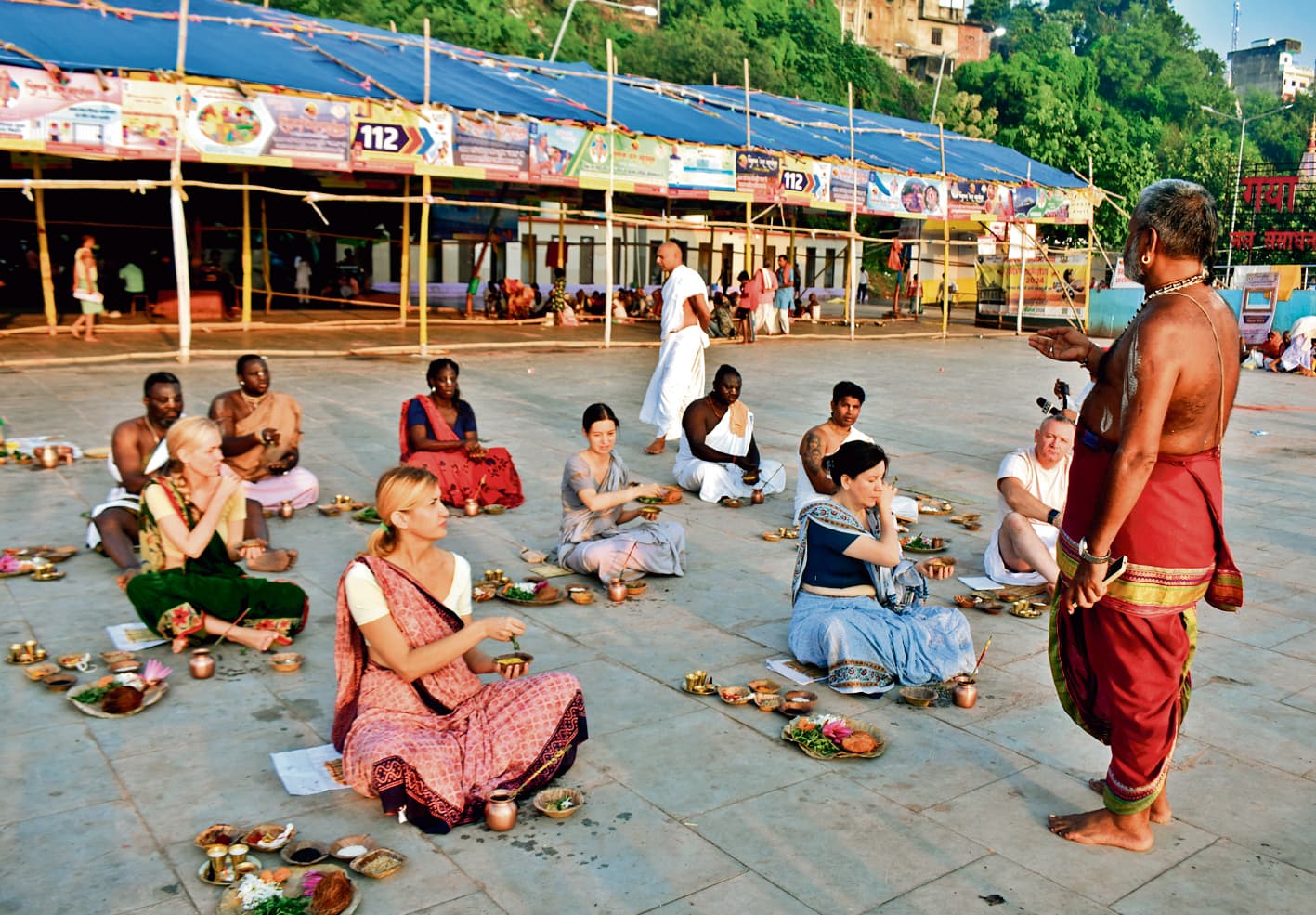 Pitru Paksha: नाइजीरिया, घाना, यूक्रेन से भी पिंडदान करने पहुंचे विदेशी, पितरों की जन्म-मरण से मुक्ति के लिए किया तर्पण