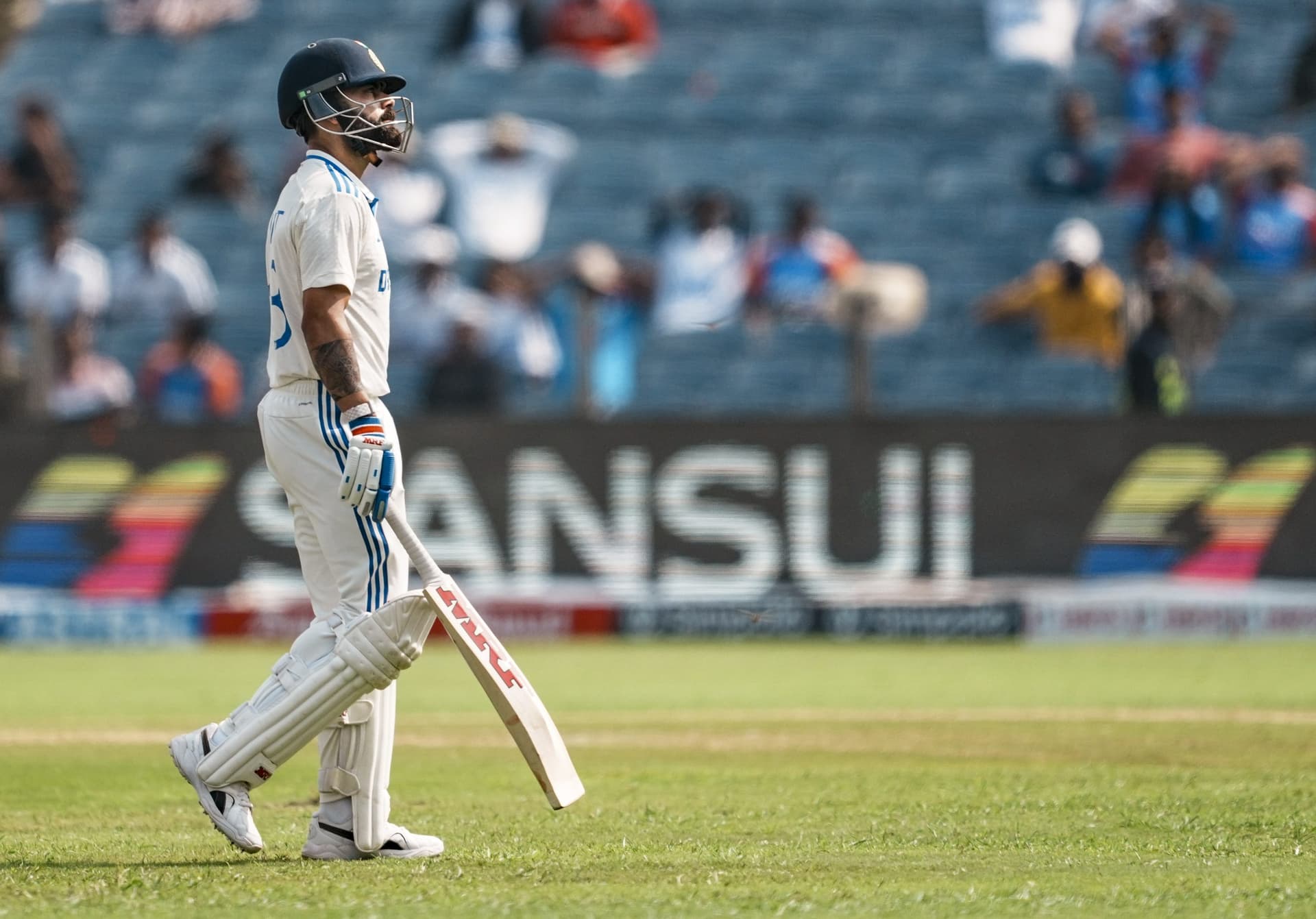 IND vs NZ: वीडियो में देखें कैसे क्लीन बोल्ड हुए स्टार बल्लेबाज विराट कोहली IND vs NZ: वीडियो में देखें कैसे क्लीन बोल्ड हुए स्टार बल्लेबाज विराट कोहली