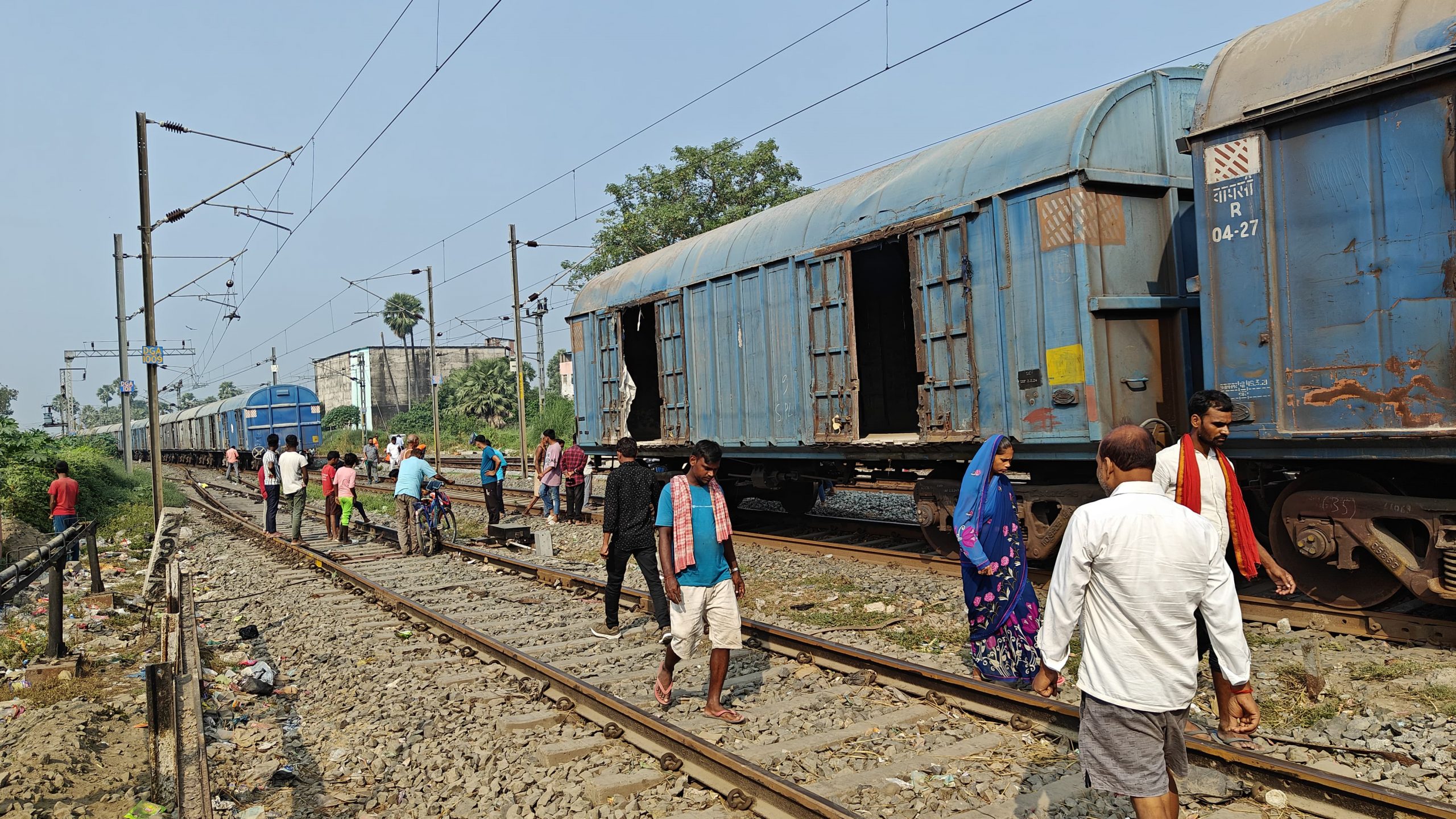 Bihar News: छपरा में दो हिस्सों में बंटी मालगाड़ी, लोगों ने हल्ला किया तो ड्राइवर की गयी नजर