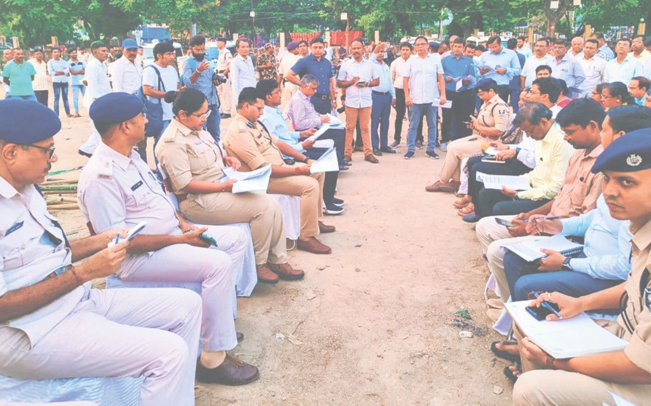 Gaya News: आधा घंटे में रावण वध की पूरी प्रक्रिया कर लेनी होगी खत्म, डीएम ने आयोजन समिति को दिया निर्देश