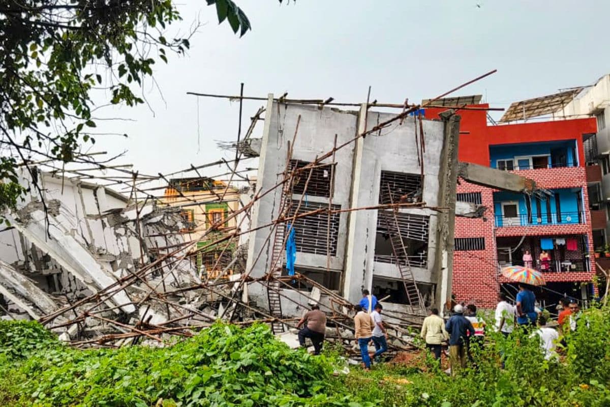 Karnataka Heavy Rainfall: बारिश का कहर, बेंगलुरु में निर्माणाधीन इमारत ढहने से 1 मजदूर की मौत, 14 बचाये गए