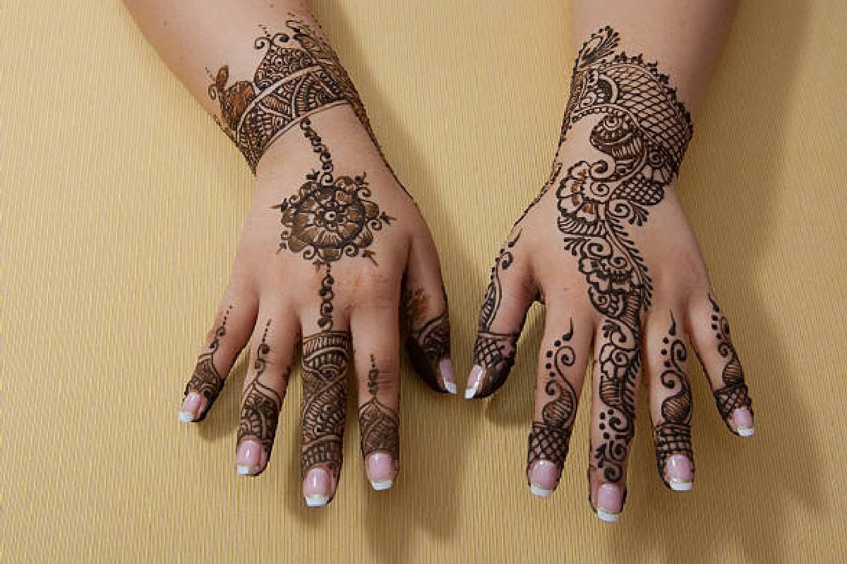 Mehndi Designs: नवरात्रि पर लगाइए खूबसूरत मेहंदी डिजाइन Mehndi Designs: नवरात्रि पर लगाइए खूबसूरत मेहंदी डिजाइन