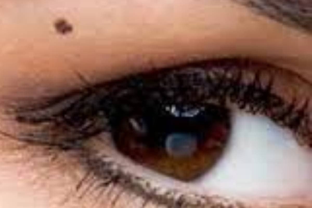 Personality Traits: आंखों पर तिल है, क्या आपके व्यक्तित्व का रहस्य छिपा है इस छोटे से निशान में? Personality Traits: आंखों पर तिल है, क्या आपके व्यक्तित्व का रहस्य छिपा है इस छोटे से निशान में?