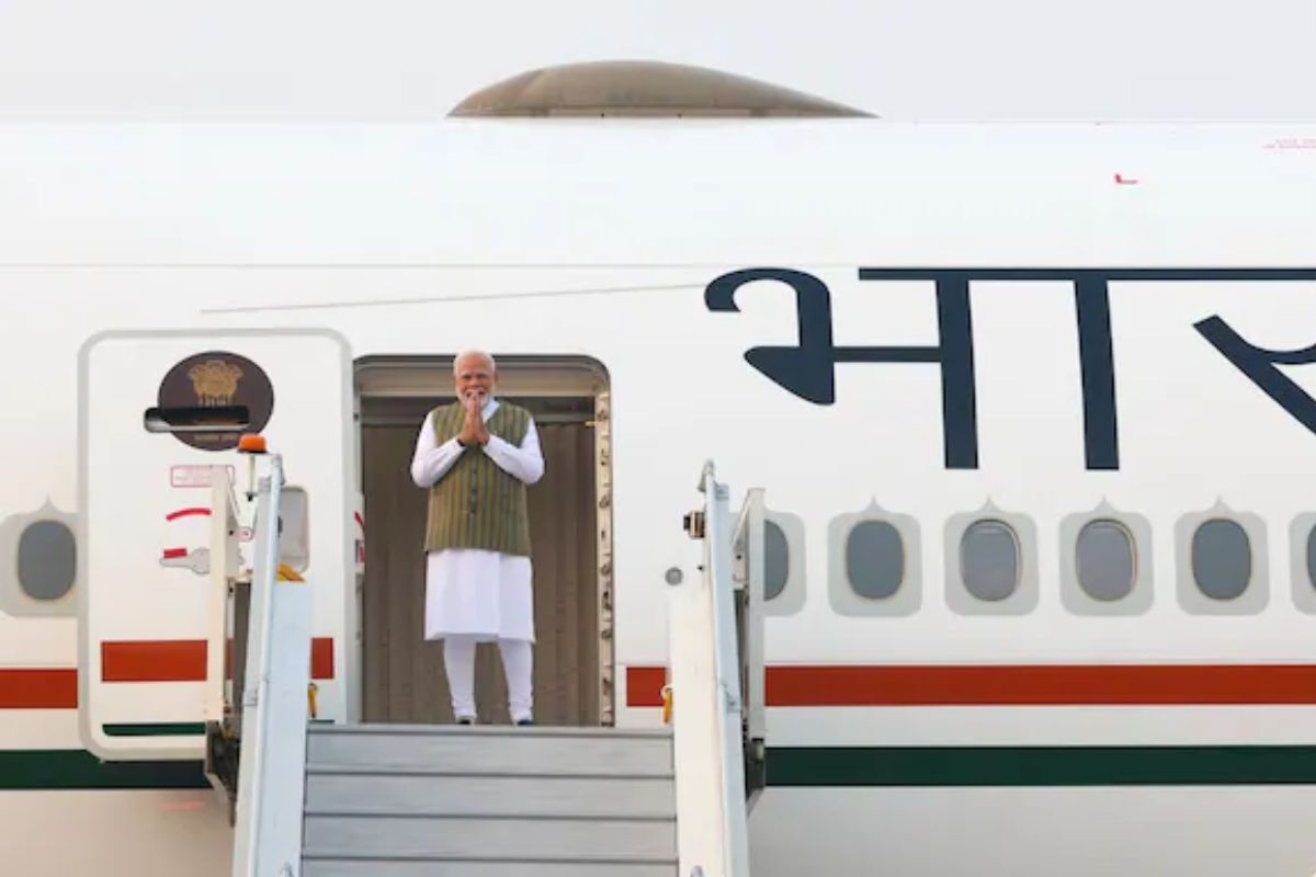 BRICS समिट में हिस्सा लेने रूस के कजान पहुंचे PM MODI