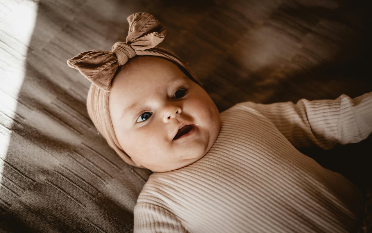 Baby Names: आपकी क्यूट सी बेटी पर और भी प्यारे लगेंगे ये ट्रेंडी नाम, देखें लिस्ट और जानें अर्थ