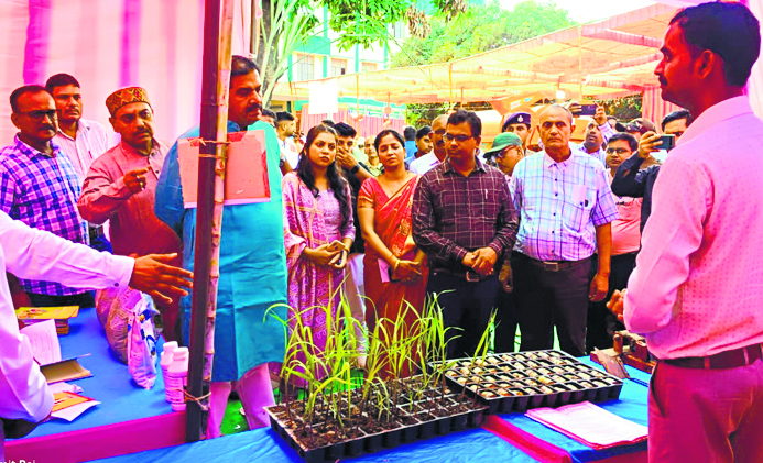 Gopalganj News : कृषि यांत्रिकीकरण मेले में पहले दिन 257 किसानों ने अनुदानित दर पर खरीदी मशीन