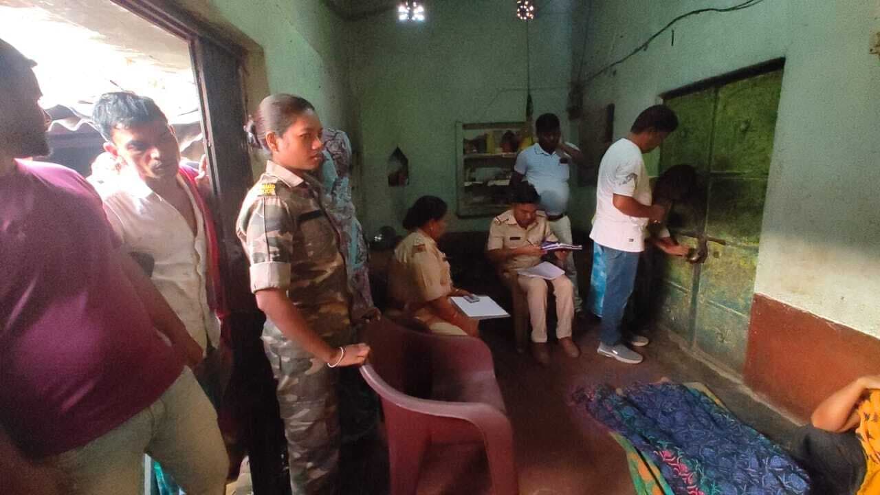 विवाहिता का अधजला शव बरामद, हत्या की प्राथमिकी विवाहिता का अधजला शव बरामद, हत्या की प्राथमिकी