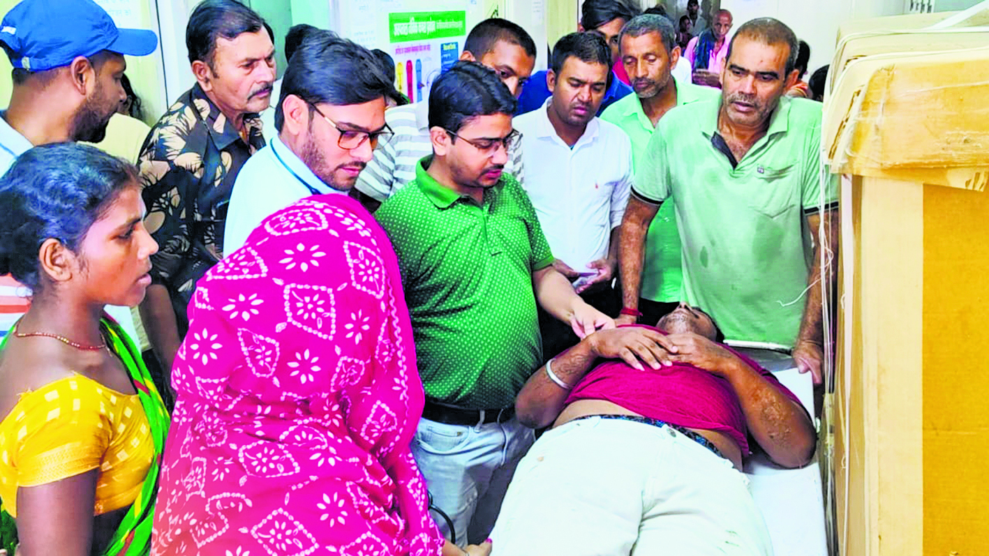 Jahanabad News : स्काॅर्पियो ने दो बाइकों व कार ने बुलेट सवार को ठोका, छह घायल