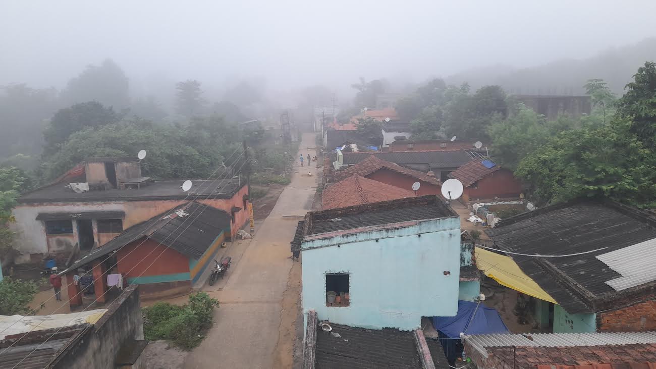 Jamshedpur News : ठंडी ने दस्तक दे दी है, सुबह के समय अत्यधिक कुहासा छाने लगा है