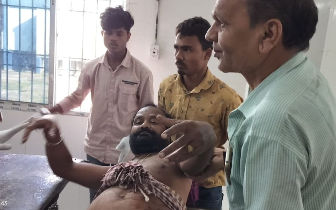 Bihar Crime News: खगड़िया में बदमाशों ने पिता-पुत्र को मारी गोली, बेटे की घटना स्थल पर हो गई मौत Bihar Crime News: खगड़िया में बदमाशों ने पिता-पुत्र को मारी गोली, बेटे की घटना स्थल पर हो गई मौत